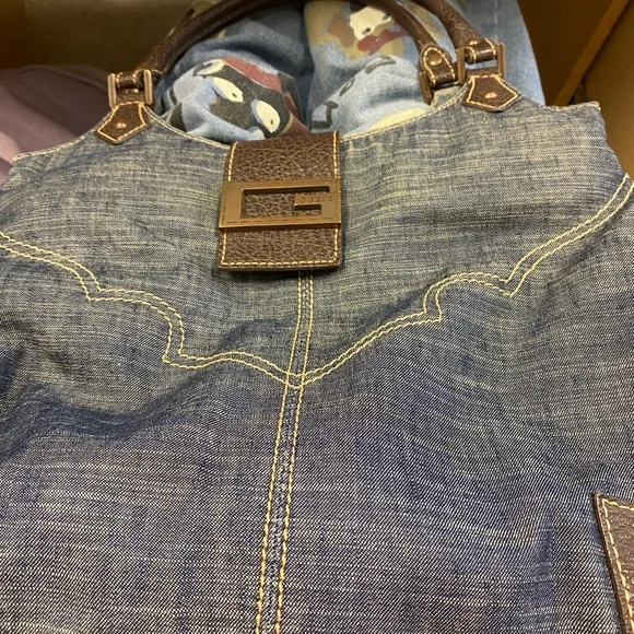 Guess Brown Leather Belt with Gold Buckle - Picture 4 of 4